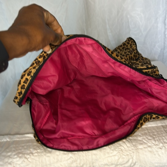 Cheetah brown and black print nylon bag. - Picture 5 of 5
